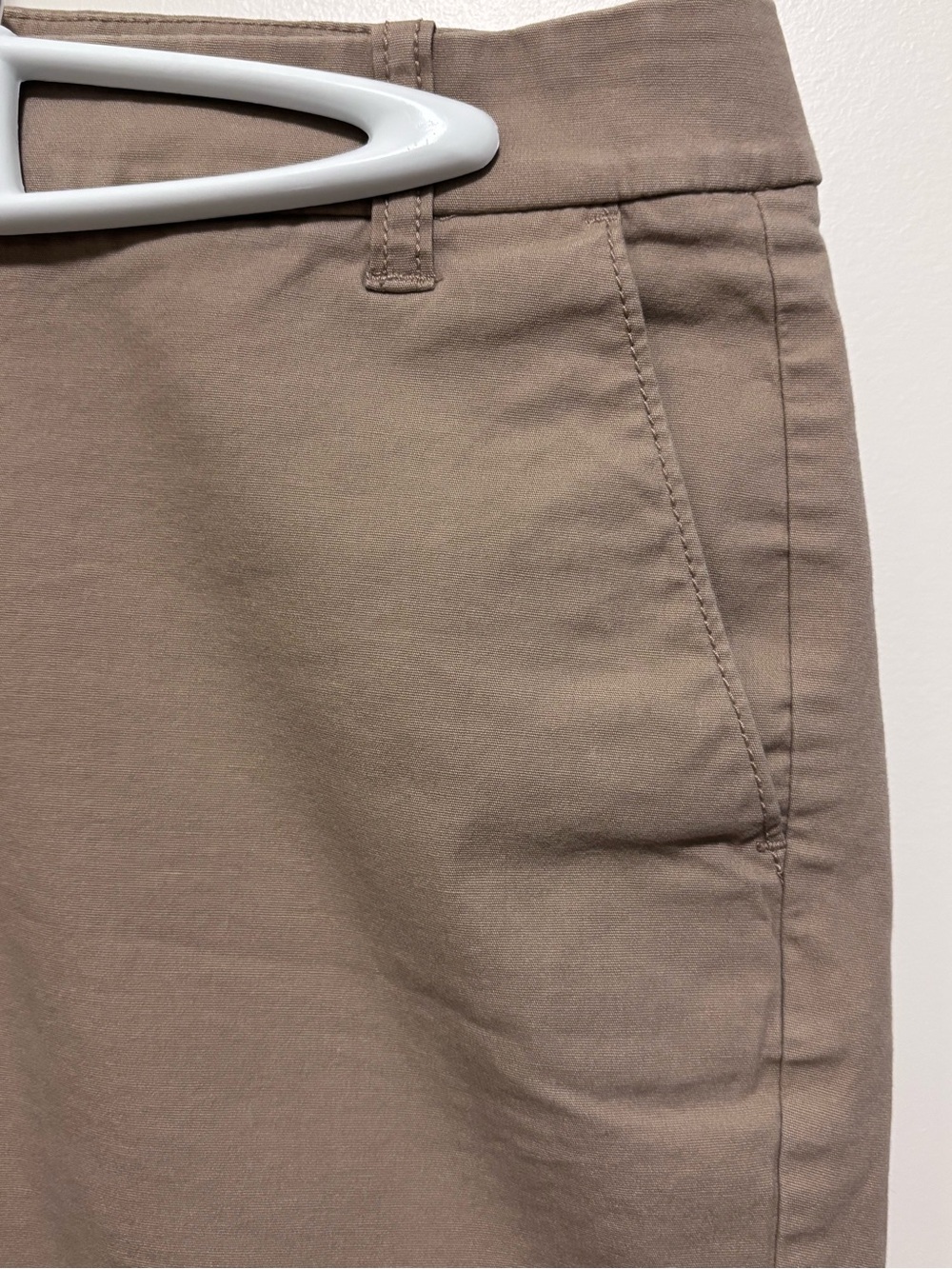 J.Crew Bermuda Shorts in Tan size 4 pockets front side and back zipper fly - Picture 3 of 8